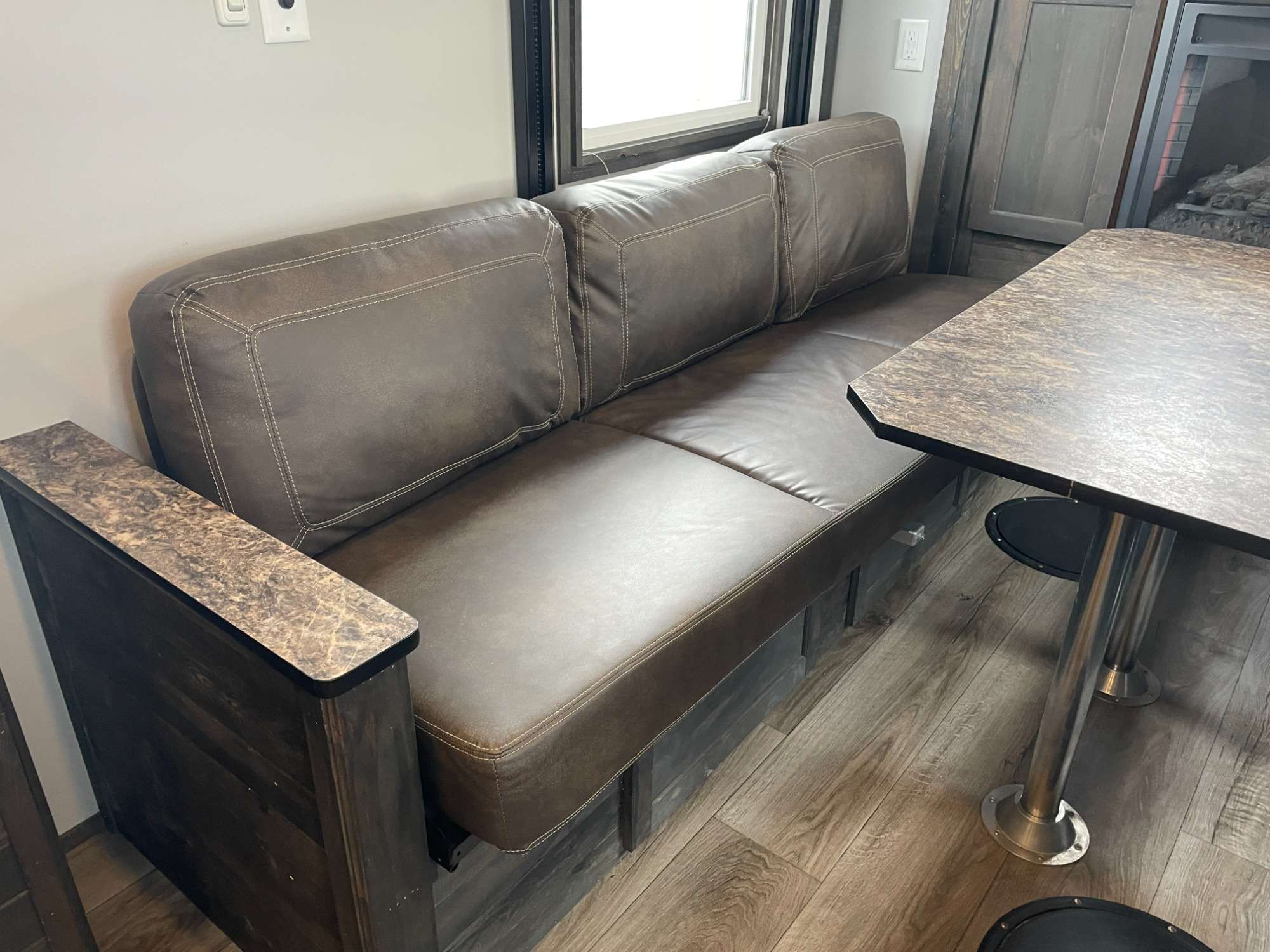 2022 AMERICAN SURPLUS ICE CASTLE RV 8X24V 20TH ANNIVERSARY - USED ...