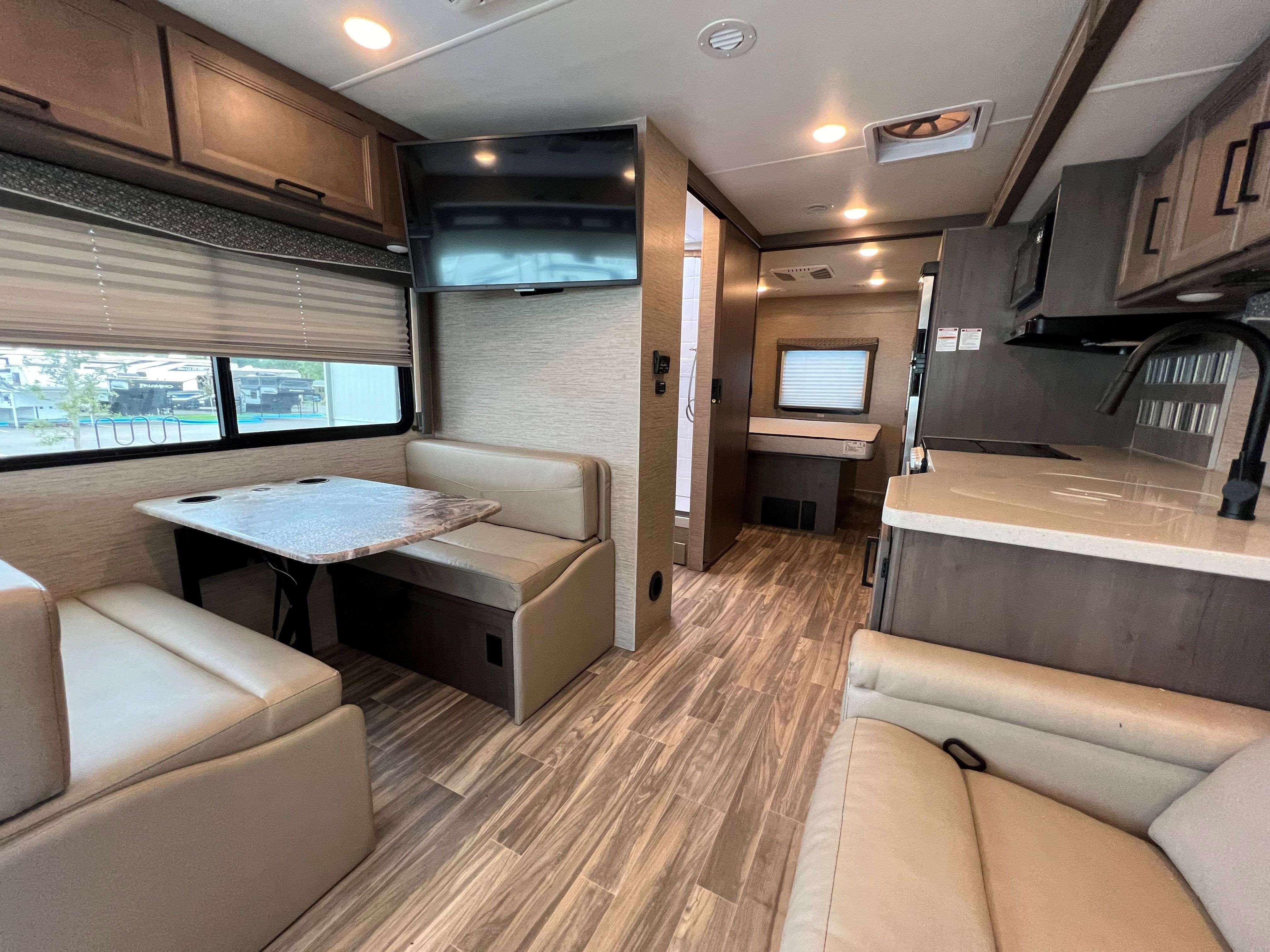 2023 THOR ACE 29D USED Camping World