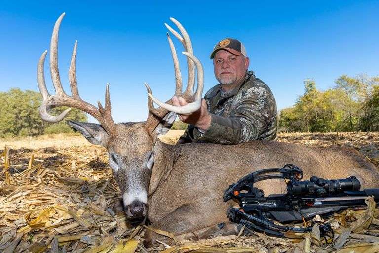 5- Day Whitetail BOW Hunt for one- lodging and food included - Barry, Illinois
