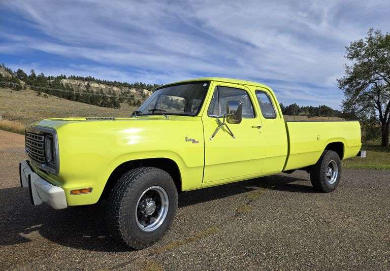 1977 Dodge W200 Club Cab Pickup