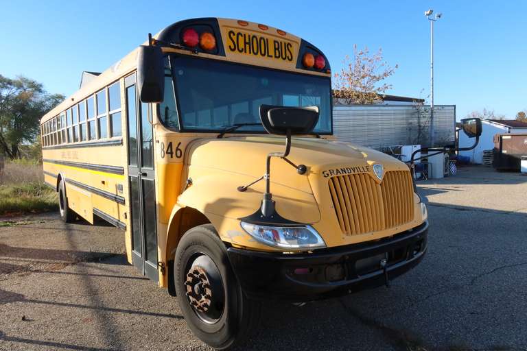 2009 IC CE300 W/ MaxxForce DT