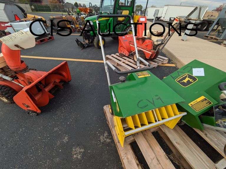 JOHN DEERE SNOW BLOWER