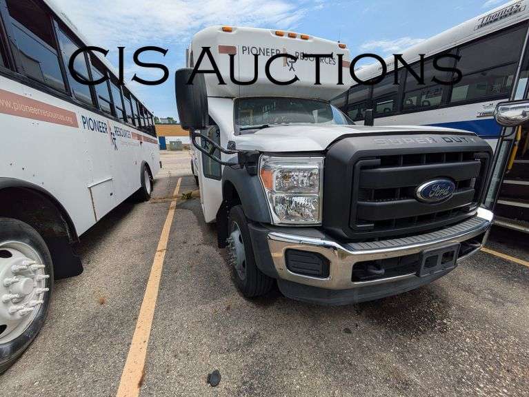 2014 FORD F-550 W/6.8L