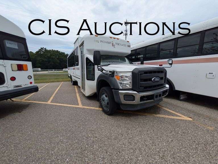 2014 FORD F-550 W/6.8L