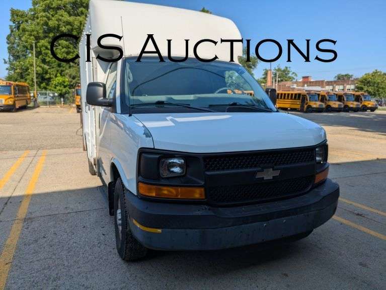 2004 CHEVROLET EXPRESS BOX TRUCK W/6L