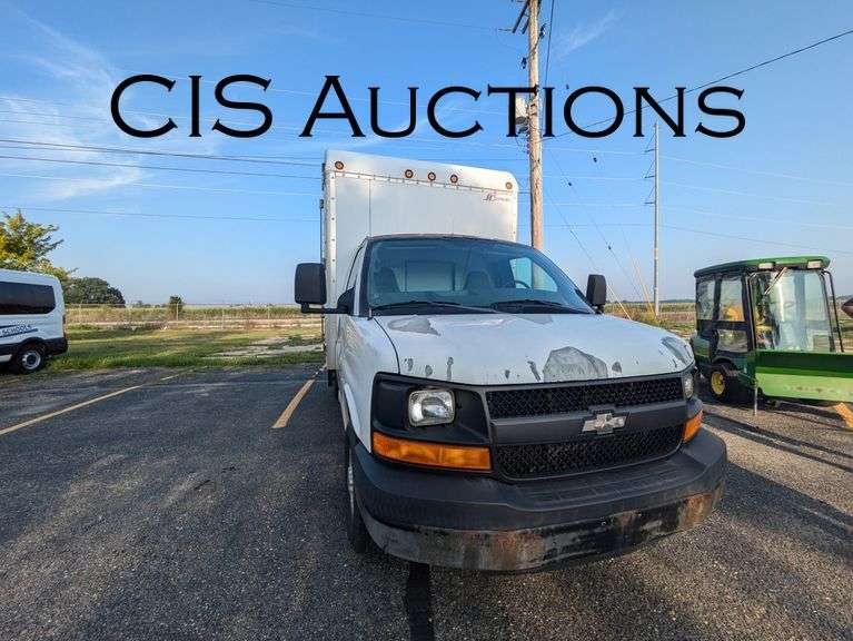 2004 CHEVROLET EXPRESS BOX TRUCK W/4.8L