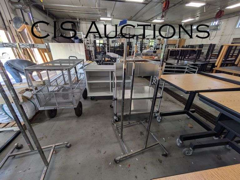 ADJUSTABLE CLOTHING RACK