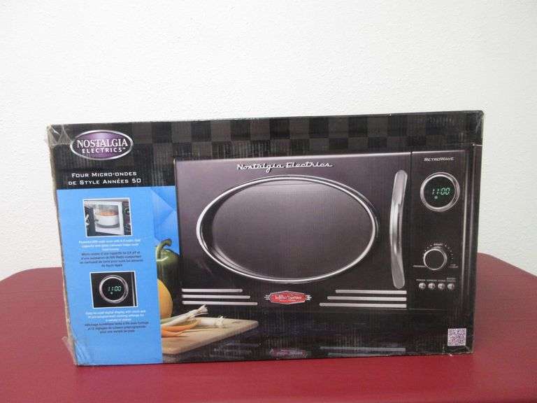 Nostalgia Electrics Microwave NIB