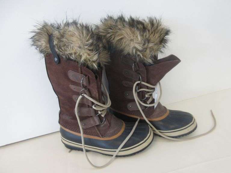 Ladies Sorrell Snow Boots Size 8.5