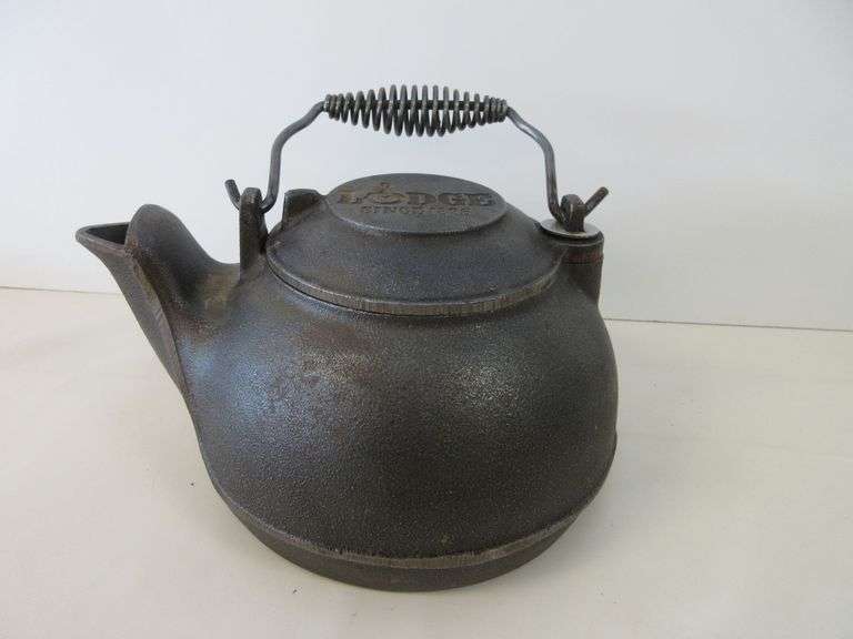 Cast Iron Lodge Kettle