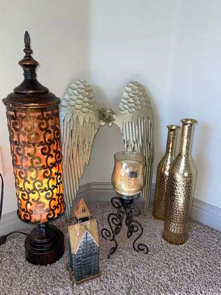 Home Decor with Lighted Lamp