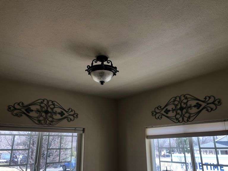 2) Metal Hanging Wall Decorations