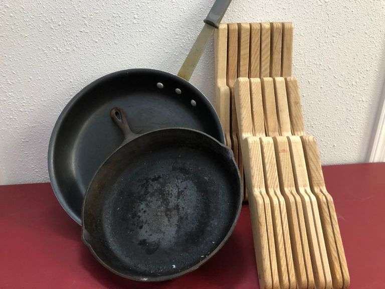 Cast Iron Pan, Frying Pan with Long Handle, Adjustable Drawer Knife Holders