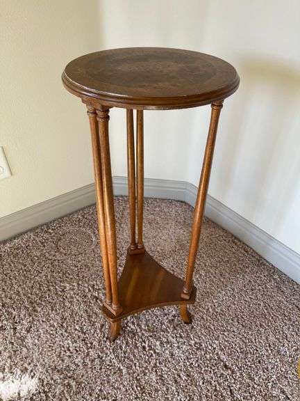 Round Table Stand