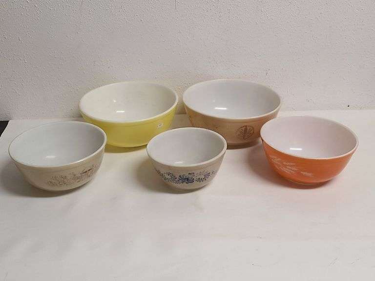 5) Pyrex Mixing Bowls