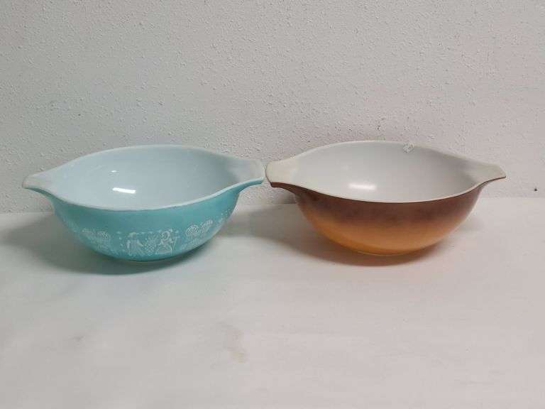 2) Pyrex Mixing Bowls