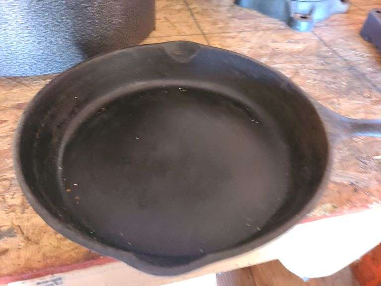 Cast Iron Skillet, Vintage Shredder