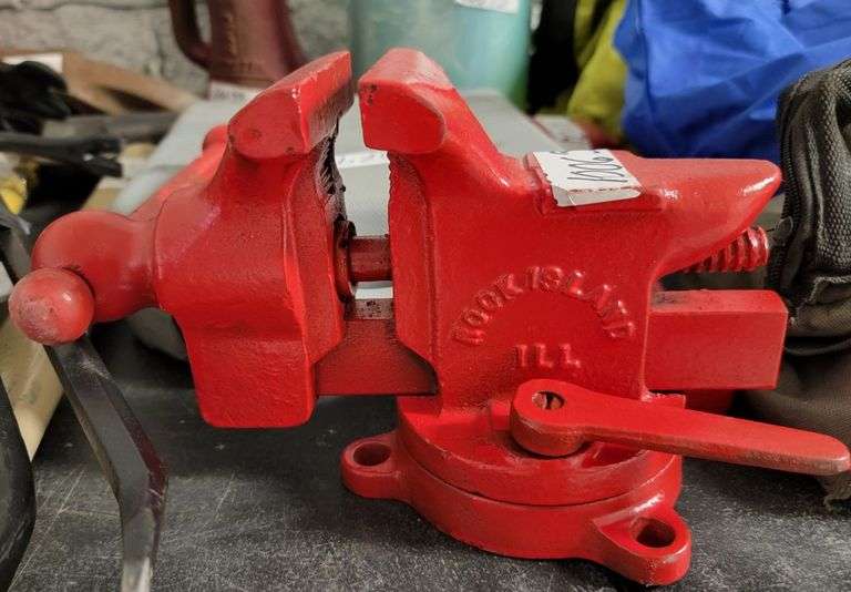 Rock Island Bench Vise Mo. 442 Prime Time Auctions, Inc.