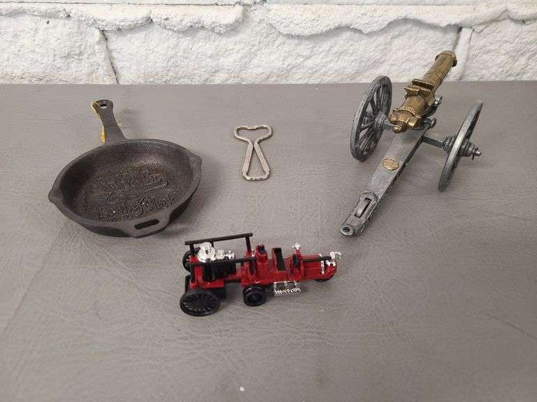 Metal 1882 Catlin Cannon Replica, Small Cast Iron Pan, Vintage Replica of 1914 Knox-Martin Steam Engine