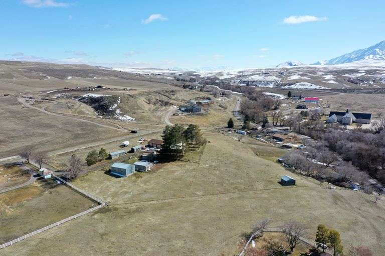 Ranch House with Shops, Buildings