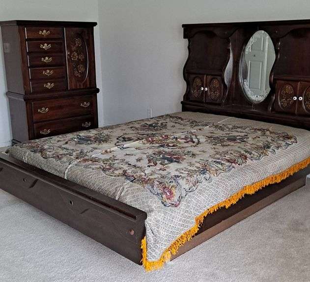 Wood Queen Bedroom Set, Vanity with Mirror, Chest** - Prime Time ...