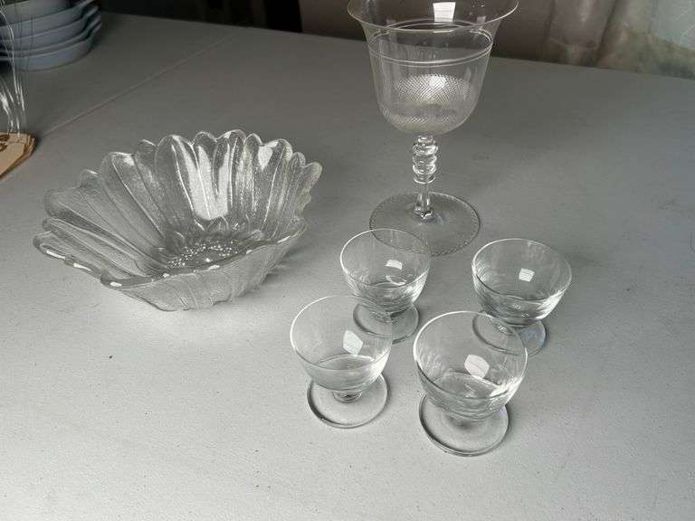 4) Cordial Glasses, Lily Pons Glass Bowl, Crystal Glass