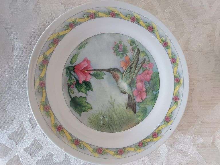 Decorative Hummingbird Plate - 8" Diameter