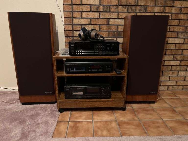 Pioneer Stereo System - See Description