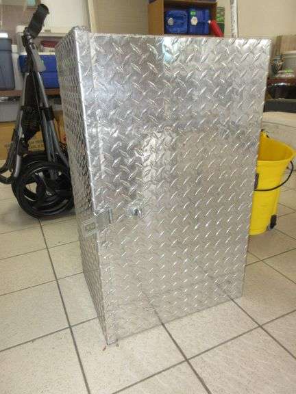 Diamond Plated Storage Box with Hitch Mount