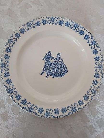 Blue and White Camwood Ivory Plate - 9" Diameter