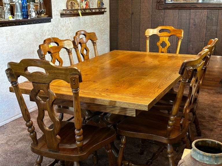 Beautiful Dining Room Table with 6 Chairs