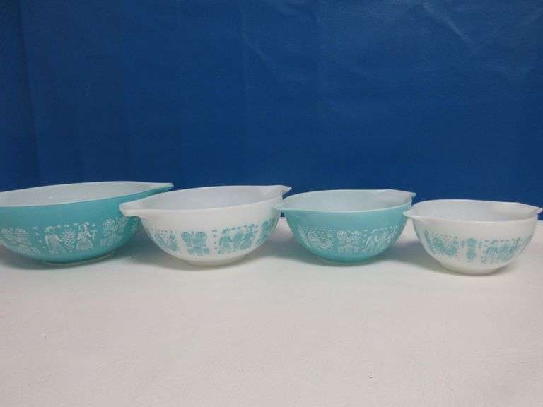 1950s Pyrex Butterprint "Blue Amish" Mixing Bowls