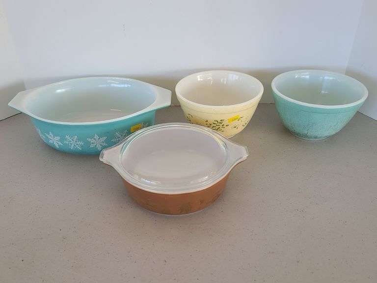 Pyrex Casserole Dishes and Bowls