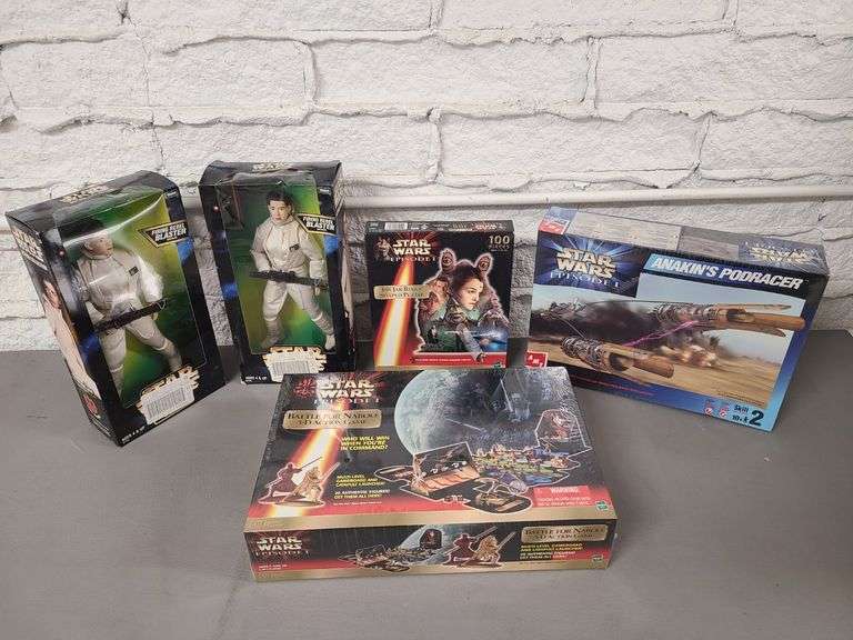 Various Star Wars Figurines and Puzzles