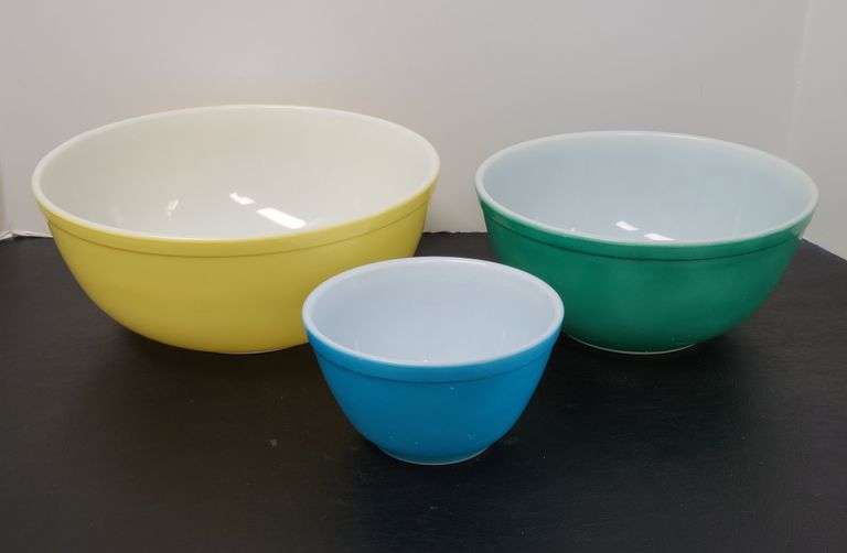 3) Pyrex Primary Bowls