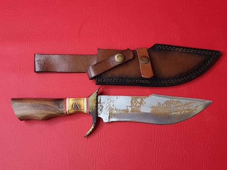 Old Ram Hunting Knive with Leather Sheath