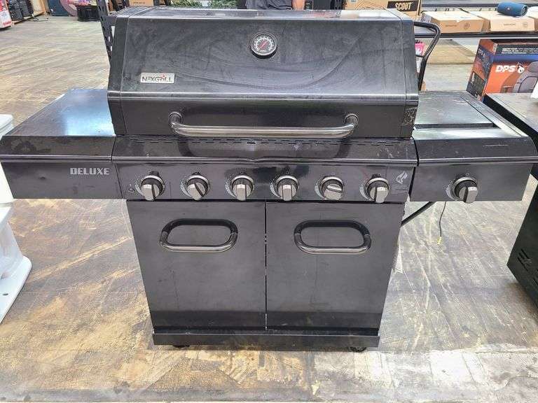 *Deluxe 7-Burner Gas Grill with Stainless Steel Side Burner