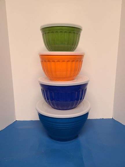 Set of 4) Bowls with Lids