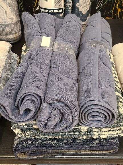 3) Bath Mats, 2) Carpet Bath Carpets