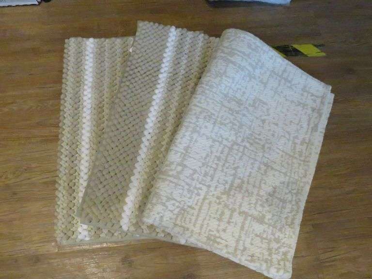 2) Bath Mats, Door Mat