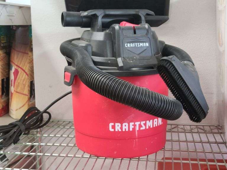 Craftsman 2 Peak HP 2.5 Gal Vacuum