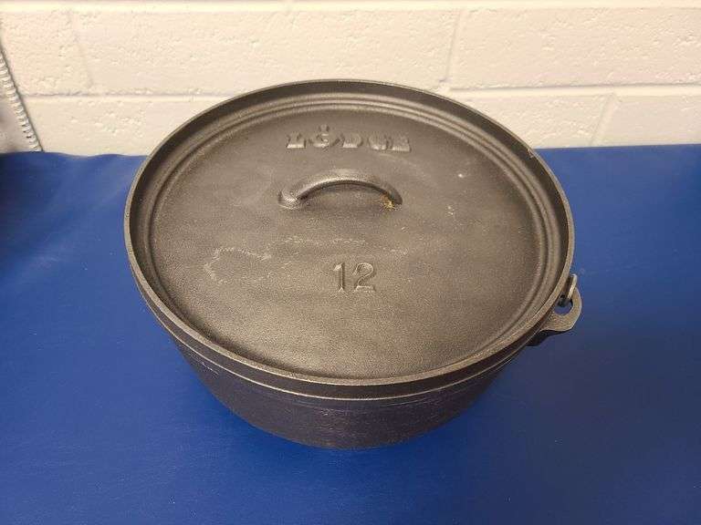 Lodge 12" Cast Iron Dutch Oven