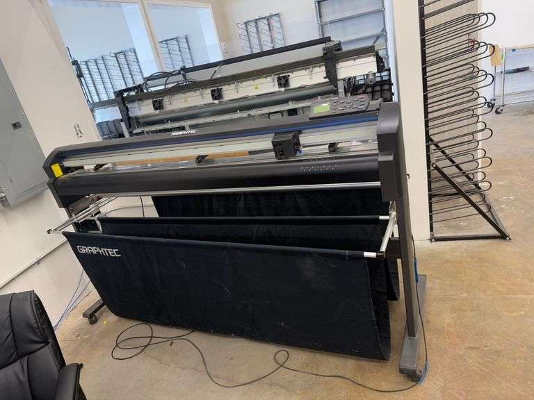 Graphtec Vinyl Cutting Plotter - Prime Time Auctions, Inc.