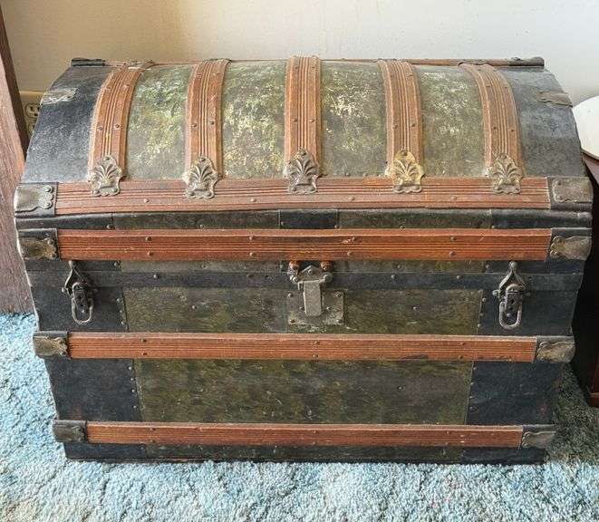 Camel Back Trunk with Tray