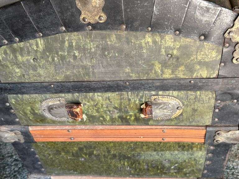 Camel Back Trunk with Tray