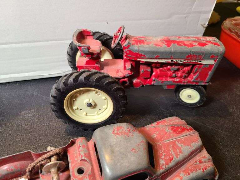 Hubley Kiddie Toy Tow Truck, Ertl International Harvester Diecast tractor