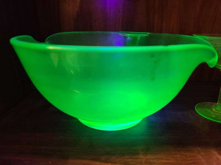 Double Spout Uranium Mixing Bowl, Uranium Wine Glass/Goblet