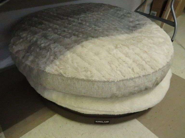 * 2) Dog Beds