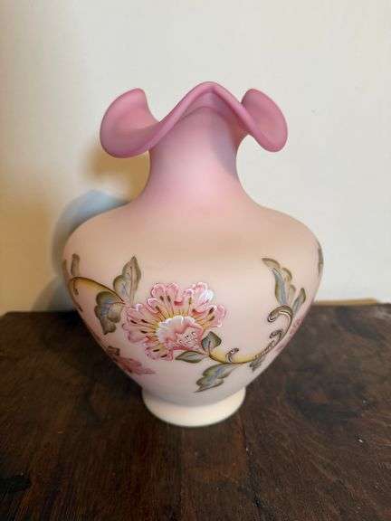 Fenton Burmese Large Queens Bird Vase Connoisseur Collection