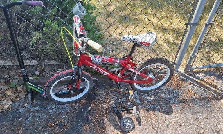 Hot Wheels Children's Bike, Training Wheels, Fuzion Razor